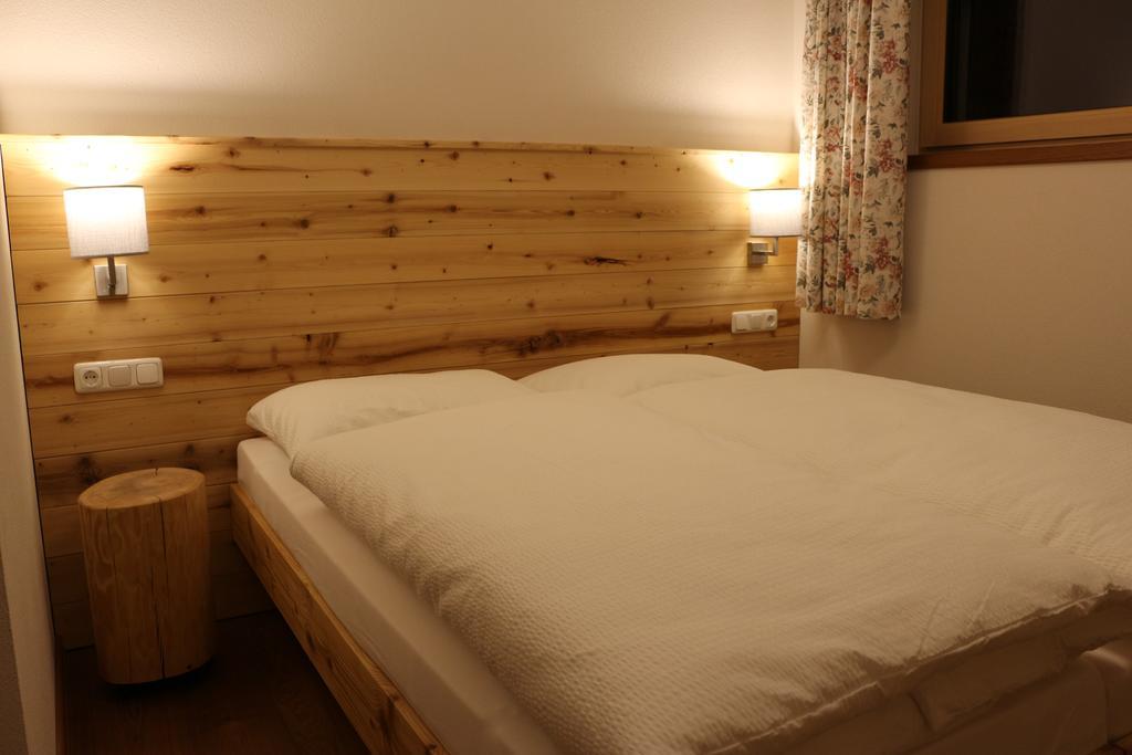 Ferienwohnungen Falch Simone Sankt Anton am Arlberg Kamer foto